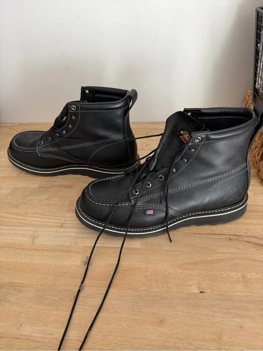 Thorogood Moc Toe Men's Black Leather Work Boots - Durable Lace-Up Design